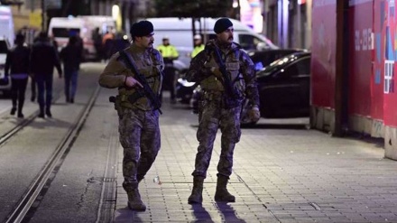 Turchia, lite per visto al consolato svedese finisce in attacco armato 