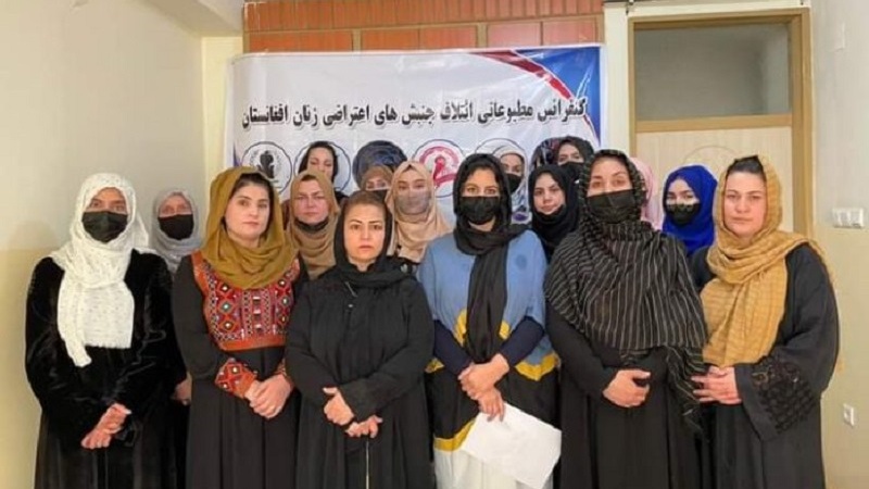 واکنش زنان معترض افغان به مذاکرات نمایندگان طالبان و آمریکا  در قطر
