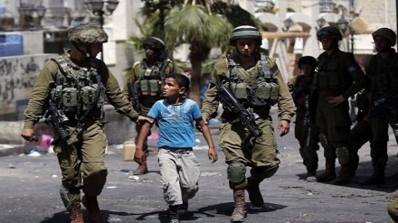 ضرب‌ و شتم کودک فلسطینی از سوی صهیونیست‌ها