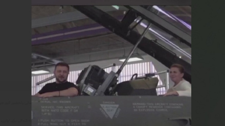 (VIDEO) Zelensky e moglie seduti a bordo del caccia F-16