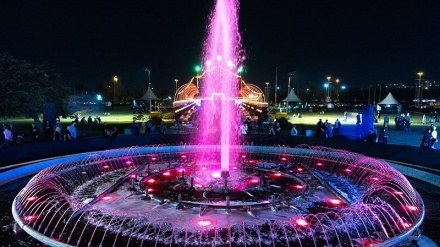 (FOTO) Le sere in Piazza Azadi di Tehran - 2
