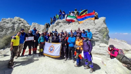 Военные альпинисты мира покорили пик Дамавенд