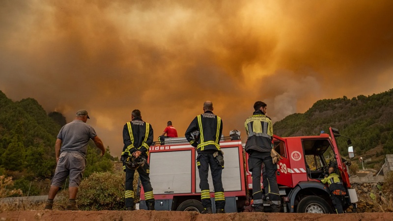 Spanjë: Evakuimi i mijëra njerëzve nga zjarret në ishullin Tenerife