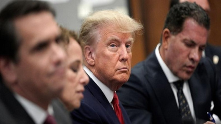 קמפיין טראמפ בתגובה לאישום: הרדיפה אחריו מזכירה את גרמניה הנאצית