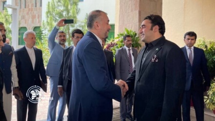 (FOTO) Ministro Esteri dell'Iran Abdollahian in Pakistan accolto dal collega Zardari