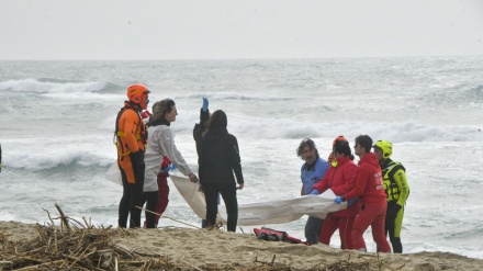 यूरोप पहुंचने का प्रयास करने वाले प्रवासियों की नौका डूबने से 41 लोगों की मौत