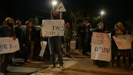 הפגנה מחוץ לביתו של הקיצוני בן גביר בקריית ארבע