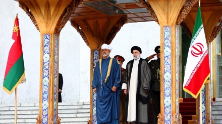 イランとオマーンが、両国関係の向上を強調