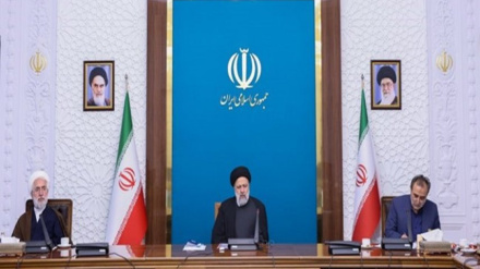 הנשיא ראיסי: יישום מלא של החוקה מבטיח הסרת בעיות והגברת האמון