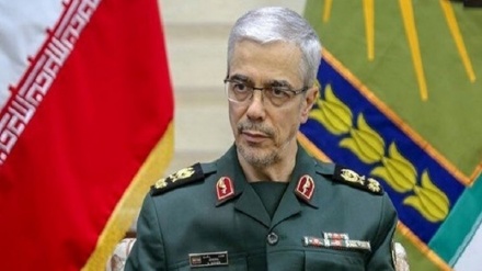 Silahlı Kuvvetler Genelkurmay Başkanı: Dünyanın askeri güçleri İran'ın savunma başarılarını izliyor