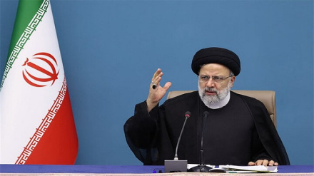 Raisi: Žurnalistler adamlar bilen ýolbaşçylaryň arasynda köpri hökümindedirler