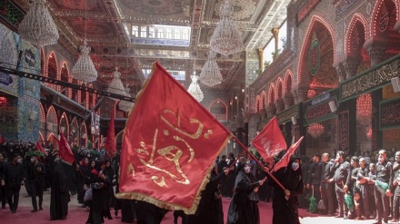 عزاداری شورانگیز زنان عراقی در حرم امام حسین(ع)