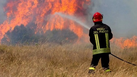 Emergenza incendi in Sicilia e Sardegna