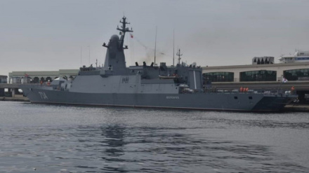 Швартовка российского военного корабля у берегов Алжира