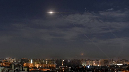 シリアが、イスラエル軍の空爆を迎撃