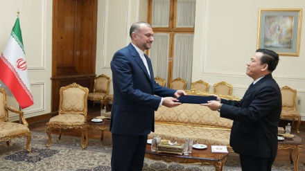 שר החוץ עבדואללהיאן קיבל את כתב האמנת השגרירים החדשים של קולומביה, קמבודיה ופירן