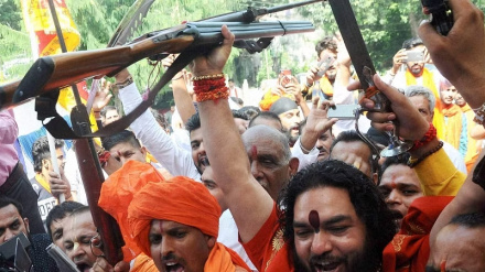 गुजरात की तर्ज़ पर हरियाणा में भी मुसलमानों को सबक़ सिखाने की भगवा चरमपंथियों की अपील