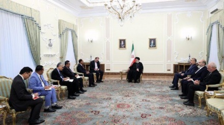 تاکید رئیس جمهورایران بر ضرورت توسعه مناسبات ایران و مالزی