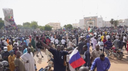 Niger, in migliaia in piazza a sostegno di golpisti e Russia