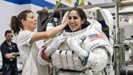 حظه‌ی ورود فضانوردانِ ناسا به فرماندهی یاسمین مقبلی به ایستگاه فضایی بین‌المللی