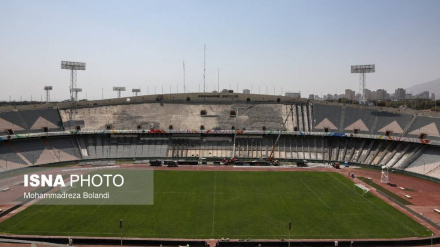 (FOTO DEL GIORNO) Teheran, la ricostruzione dello stadio Azadi