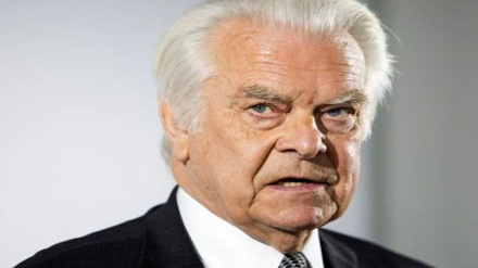 שר החוץ לשעבר של אנגליה: לבסוף צריך לטול את האחריות על ההפיכה באיראן