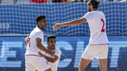 İranın çimərlik futbol komandası Azərbaycan komandasına qalib gəlib