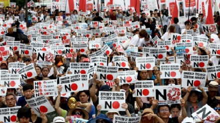 דרום קוריאה: נעצרו 14 מפגינים שפרצו לשגרירות יפן בסיאול