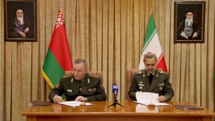 伊朗和白俄罗斯国防部长就扩大防务合作举行会晤