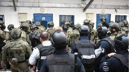 Охранники сионистских тюрем напали на палестинских узников