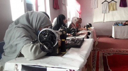ایجاد کارگاه قالین بافی و خیاطی برای زنان و دختران جوزجانی
