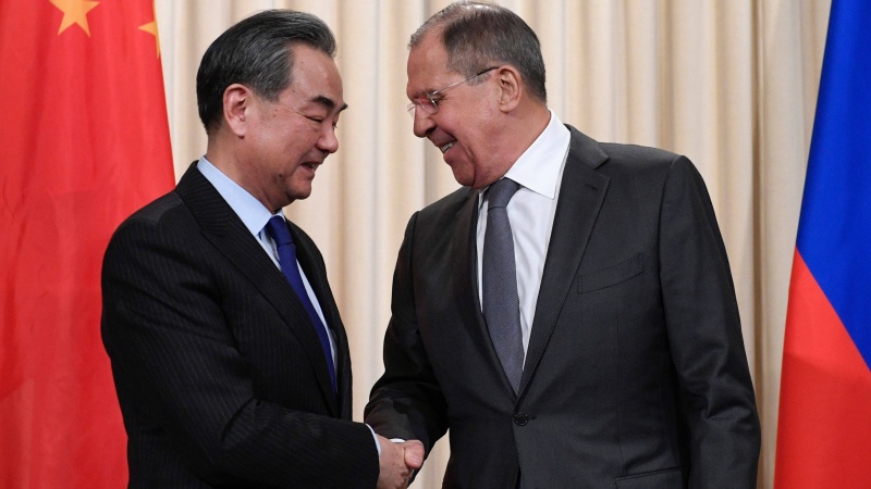 中国の王毅外相とロシアのラブロフ外相（アーカイブ写真）