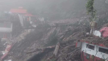 हिमाचल प्रदेश के मुख्यमंत्री ने लोगों से घरों में रहने की अपील की है।