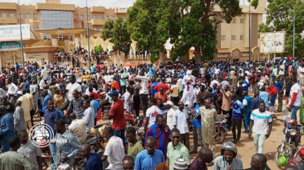 Кадры ИА Иран-пресс антифранцузско-американского митинга в столице Нигера