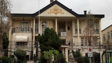 ایران کې مېشتو افغانانو ته د پاسپورټونو وېش پیلوو