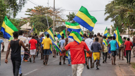 Народ Габона вышел на улицы, чтобы выразить свое довольство бывшим президентом