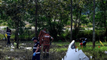 मलेशियाः सड़क पर अपात लैंडिंग करने वाला विमान तबाह, 10 लोगों की मौत