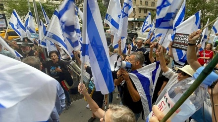 הפגנה מול המלון שבו שוהה גלנט בניו יורק