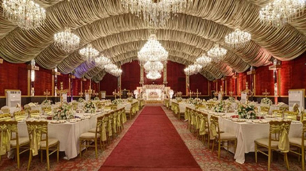 یوه ښځه د واده په مراسمو کښې غلط کور ته ولاړه