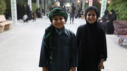 Anak-Anak Iran Antusias Ikut Jalan Kaki ke Karbala (2)