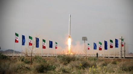 L'Iran lancia con successo in orbita il satellite Nour-3 