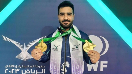 Iranischer Gewichtheber Javadi holt sich bei Weltmeisterschaften 2023 zwei Goldmedaillen