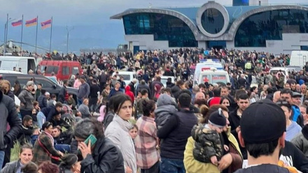 ԼՂ մի շարք բնակավայրերից տարհանված բնակիչները Ստեփանակերտի օդանավակայանում մնացել են առանց սննդի ու անօթևան