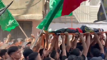 Ratusan Warga Mengantar Jenazah Remaja Palestina