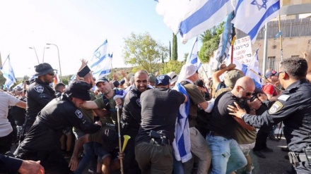(AUDIO) Proteste a Tel Aviv sotto casa ministro Giustizia, scontri con polizia 