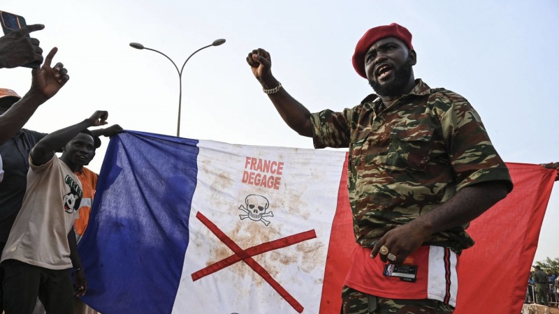 尼日尔军事委员会：不再允许法国军队出现在尼日尔领土
