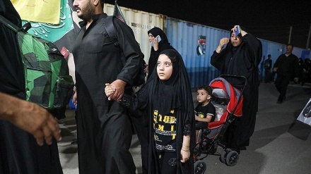Anak-Anak Iran Antusias Ikut Jalan Kaki ke Karbala (1)
