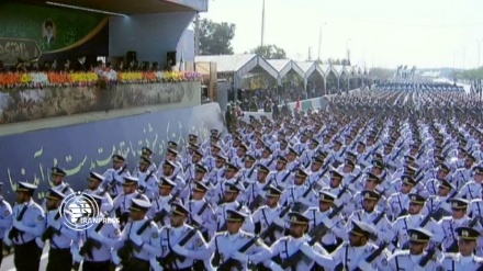 (FOTO) Parata delle forze armate a Tehran - 1