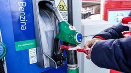 Francia, aumento del prezzo del carburante