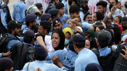 بد رفتاری پلیس پاکستان با مهاجرین افغانستان